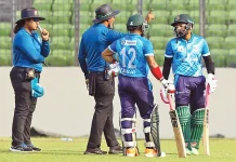 নারী আম্পায়ারের ম্যাচ আসলেই কি খেলতে চাননি মুশফিক–মাহমুদউল্লাহরা